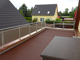 Geländer aus Edelstahl für Terrasse  mit Sichtschutzglas